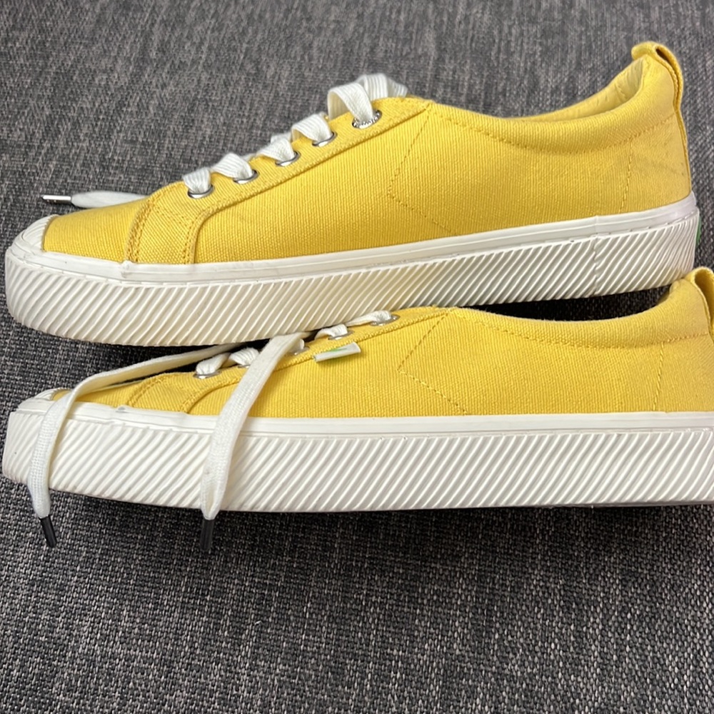 OCA low Cariuma canvas sneakers